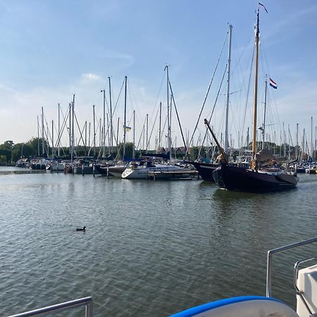 Отель Houseboat De Amstel Монникендам Экстерьер фото